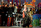 FAUST -
De Jules BARBIER et Michel CARRE -
Mise en scene par Jean Louis MARTINOTY -
Compositeur : Charles GOUNOD -
Chef d orchestre : Alain ALTINOGLU -
Decor : Johan ENGELS -
Lumiere : Fabrice KEBOUR -
Costumes : Yan TAX -
Avec :
Paul GAY : Mephistopheles -
Angelique NOLDUS : Siebel -
A l Opera Bastille a Paris -
Le 19 09 2011 -
Photo : Vincent PONTET